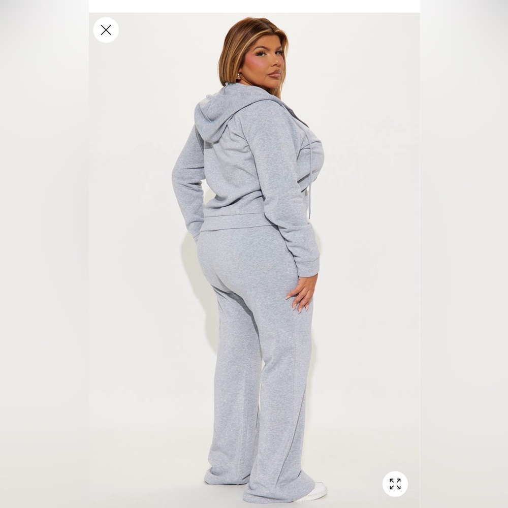 Fashion Nova Light Gray Track set
Jacket and pants included - Picture 2 of 2